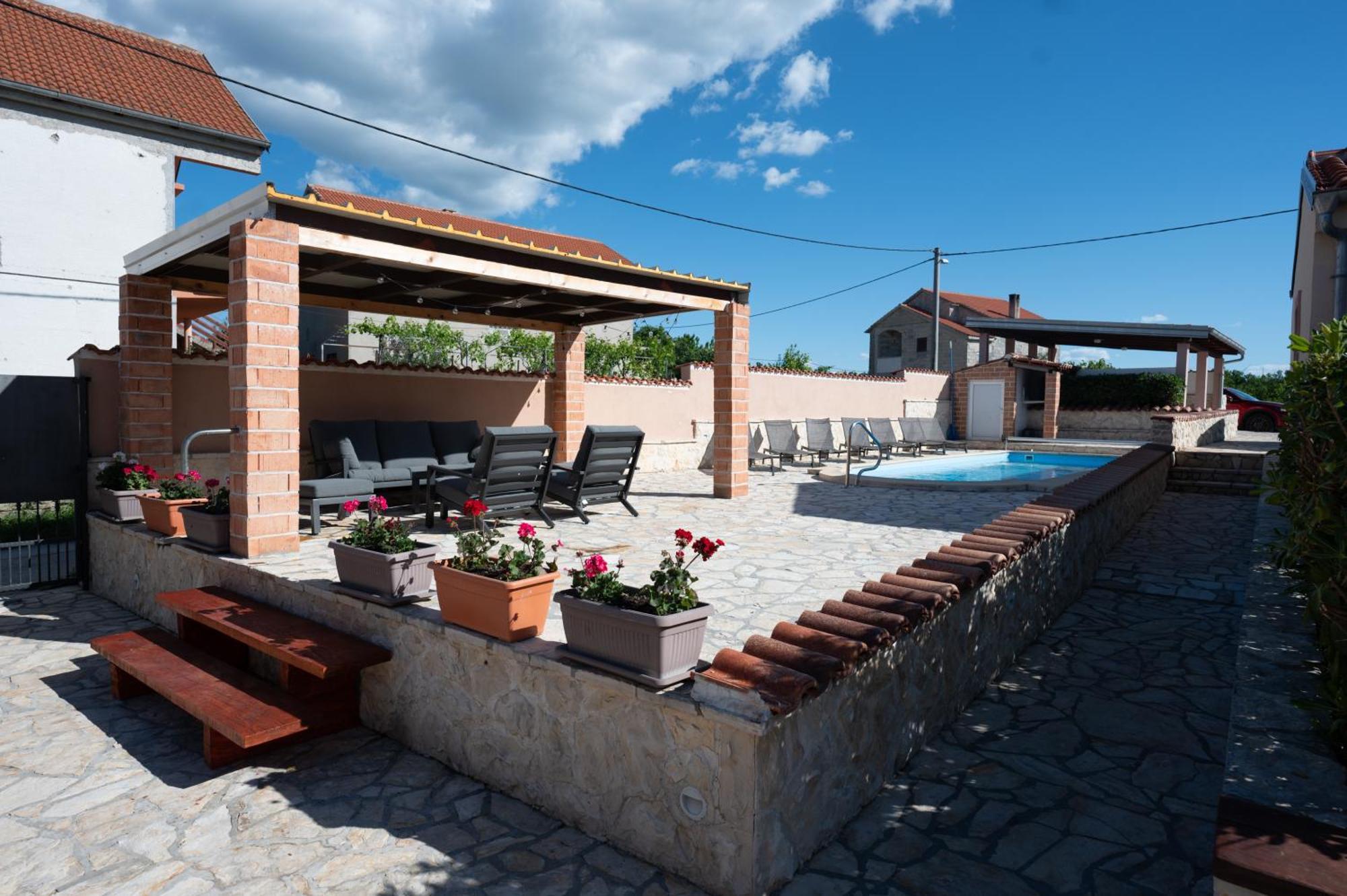 Holiday Home Luka Pridraga エクステリア 写真