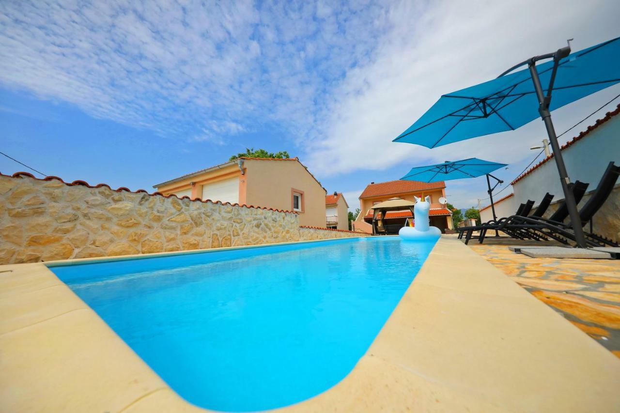 Holiday Home Luka Pridraga エクステリア 写真